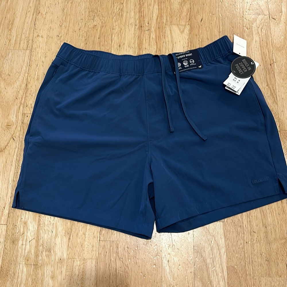 New With Tags Hollister 5” hybrid short